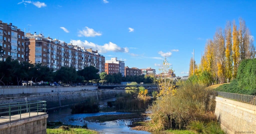 Maznanaras River in Madrid, Madrid Rio Park, Aparment buildings on the bank 