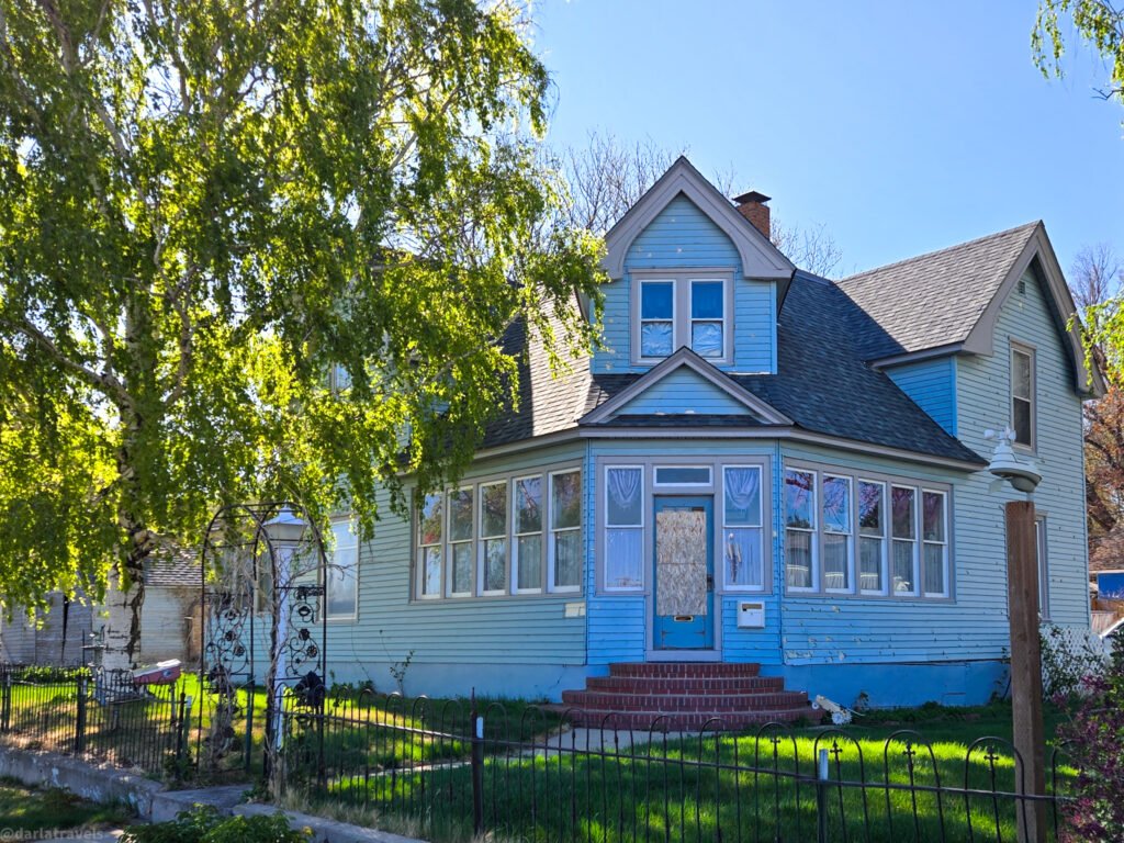 Early‑20th‑century home showing Wray’s residential character and preserved architecture.