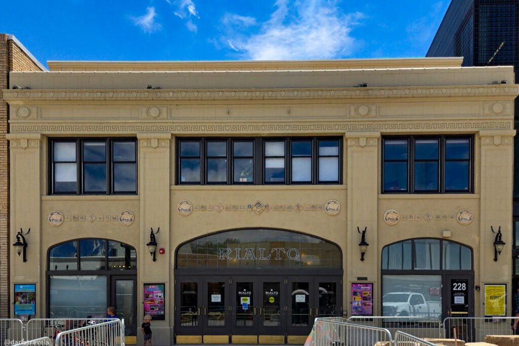 Cream-colored Art Deco façade of the Rialto Theater Center, with decorative geometric details and the “Rialto” sign above its entrance in downtown Loveland, Colorado.